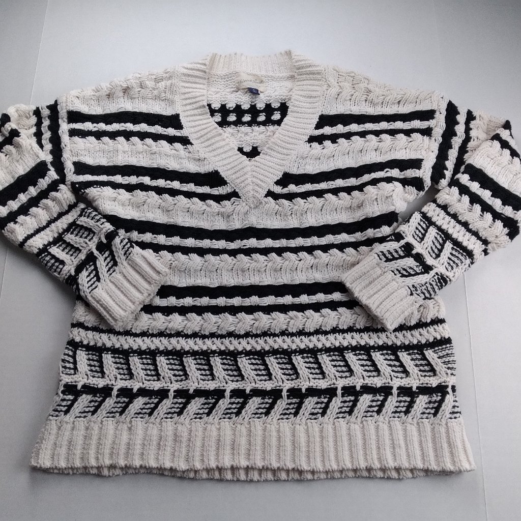 Universal Thread Striped Chenille V-Neck Sweater